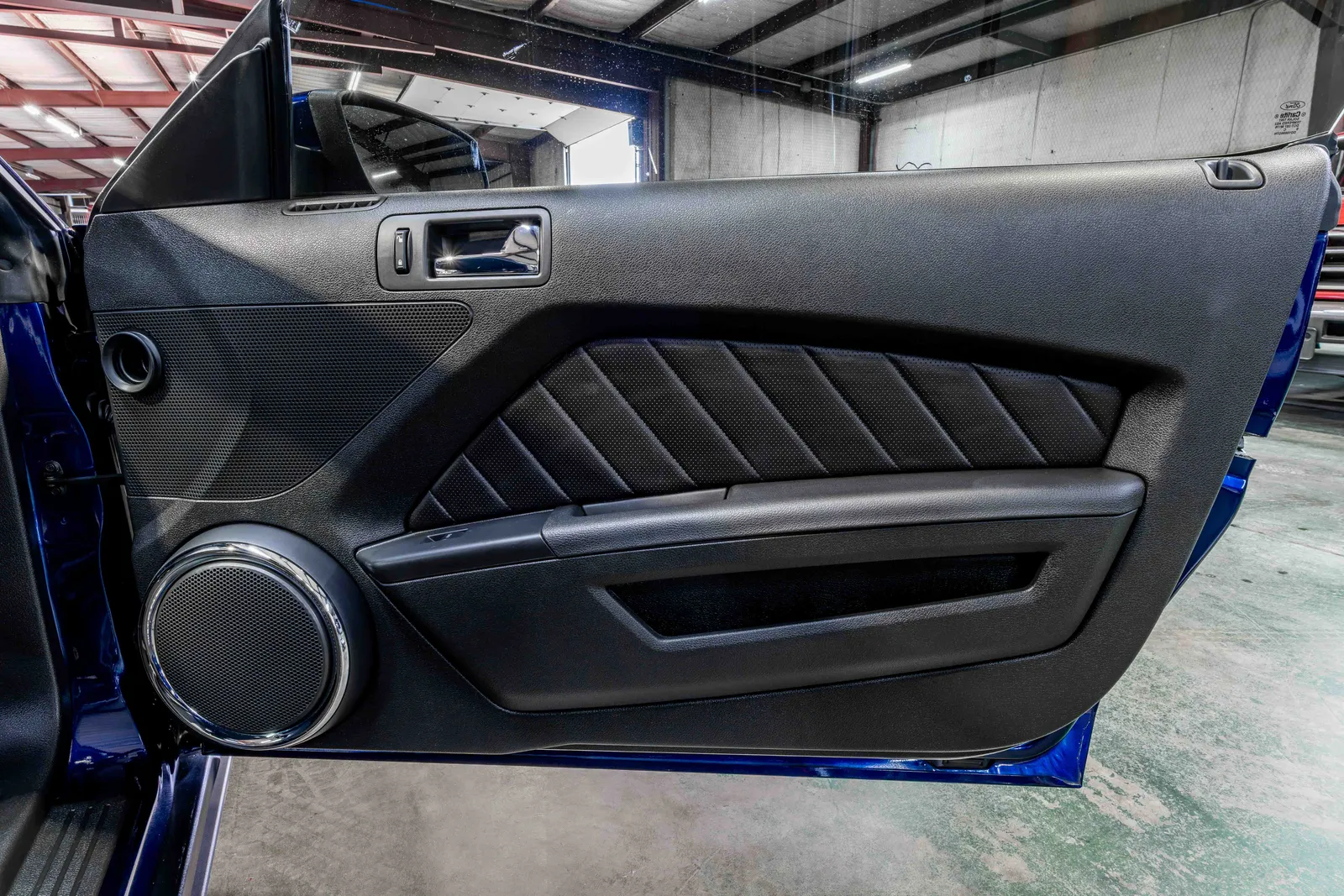 2010-Ford-Mustang-Kona Blue-1ZVBP8CH7A5116334--47.jpg